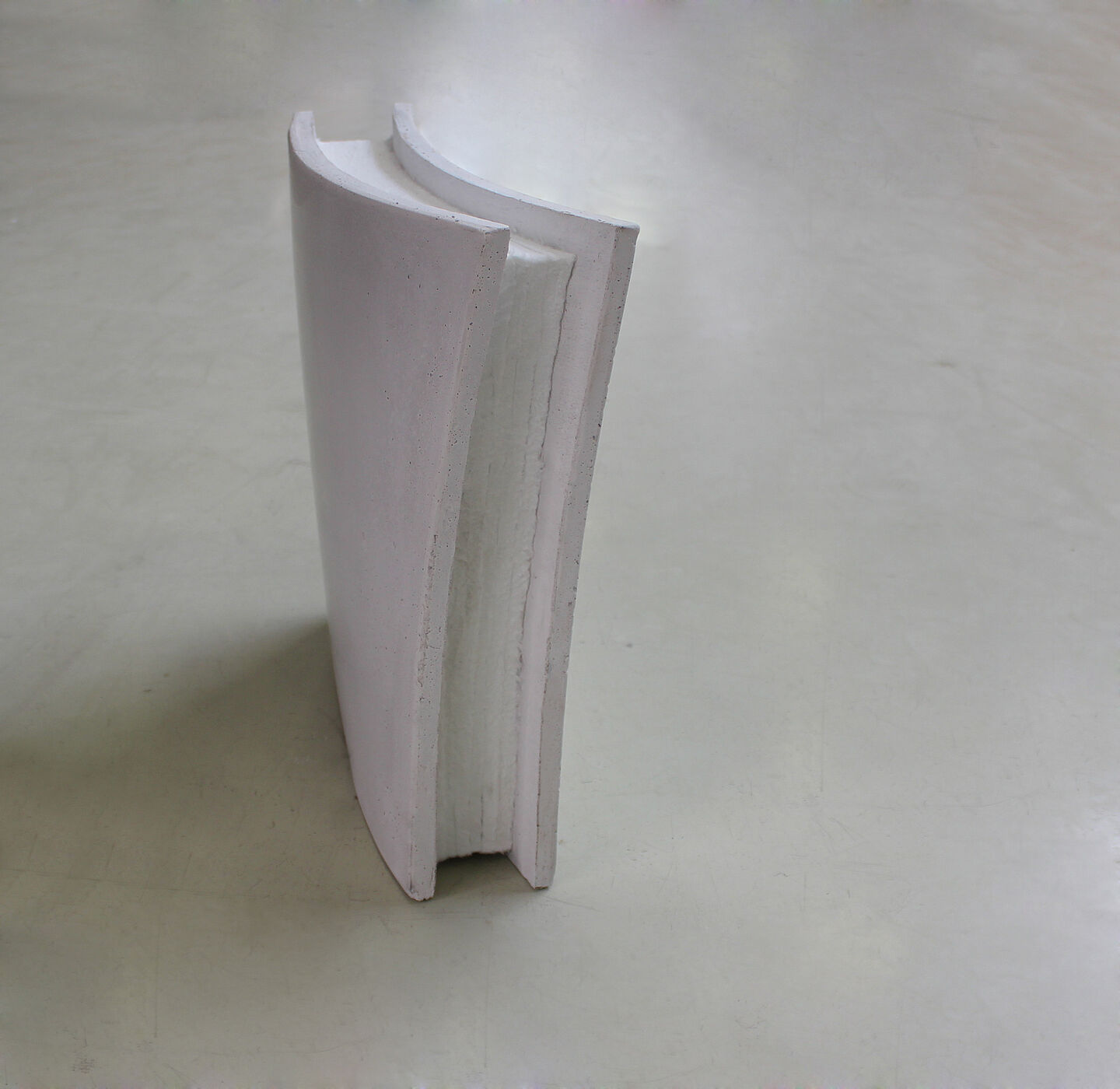 Innovativer Dämmstoff „Slentex“ (Bauteil; Foto: HTWK Leipzig) hellgraues Bauteil