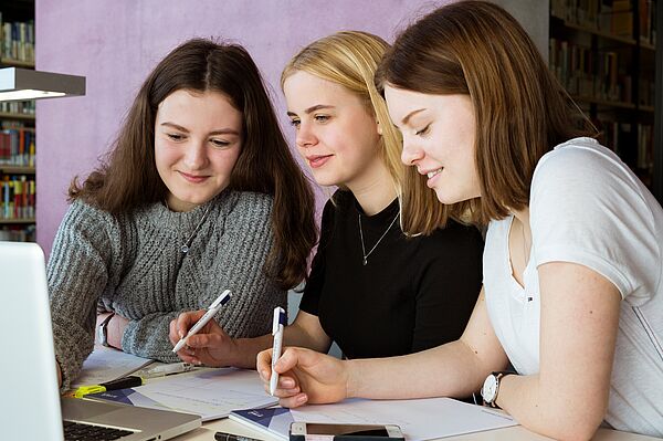 Mehr Mädchen für MINT-Fächer zu begeistern - das ist das Ziel verschiedener Förderprogramme an Hochschulen. (Foto: Lara Müller/HTWK Leipzig)