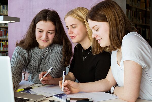 Mehr Mädchen für MINT-Fächer zu begeistern - das ist das Ziel verschiedener Förderprogramme an Hochschulen. (Foto: Lara Müller/HTWK Leipzig)