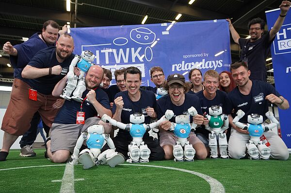 Die Freude über den Vizetitel ist groß! (Foto: HTWK Robots)