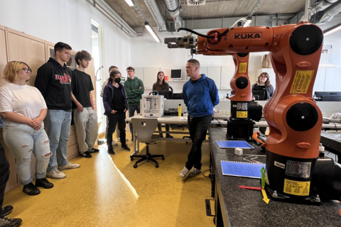 Ferienhochschule 2022, Tag 1 Campusrundgang HTWK Leipzig © Stefan Schmeißer, HTWK Leipzig