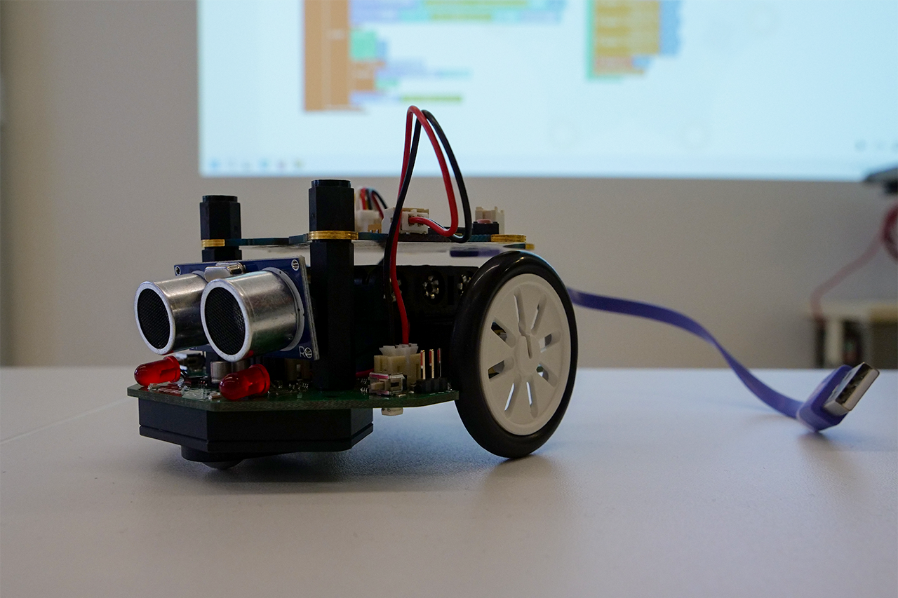 Foto von Callibot auf Tisch